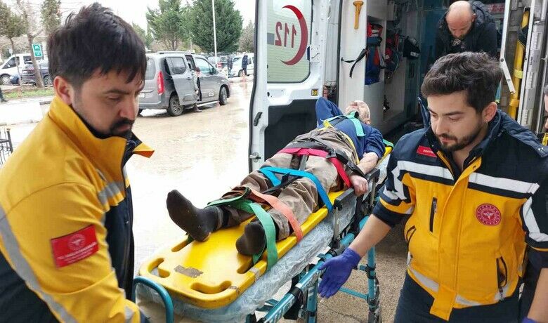 Çatıdan düşen kişi ağır yaralandı
 - Samsun’da çatıdan evin salonuna düşen bir kişi ağır yaralandı.