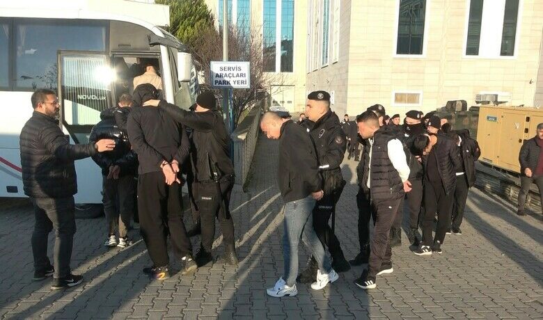 Samsun merkezli suç örgütü operasyonunda37 kişi adliyeye sevk edildi - Samsun merkezli İstanbul, Ankara, Amasya ve Denizli’yi kapsayan suç örgütü operasyonunda gözaltına alınan 37 kişi adliyeye sevk edildi.