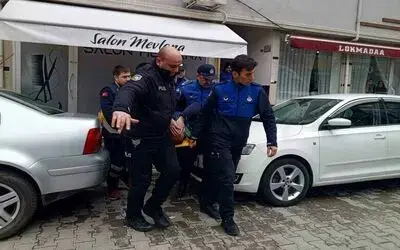Merdivenden düşen zabıta memuru yaralandı