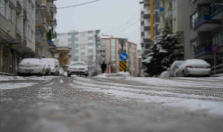 Samsun’da hayat dondu
 - SAMSUN (İHA) – Samsun’da 2 gündür etkisini sürdüren kar yağışı hayatı olumsuz etkiledi.