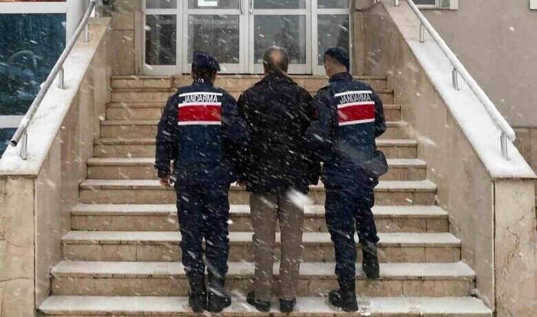 FETÖ’den 7 yıl 5 ay hapiscezası ile aranan eski hakim yakalandı - Samsun’da FETÖ’den 7 yıl 5 ay hapis cezası ile aranan eski hakim jandarmanın takibi sonucu yakalandı.