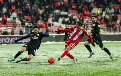 Trendyol Süper Lig: Samsunspor: 2 - Çaykur Rizespor: 0 (İlk yarı)
