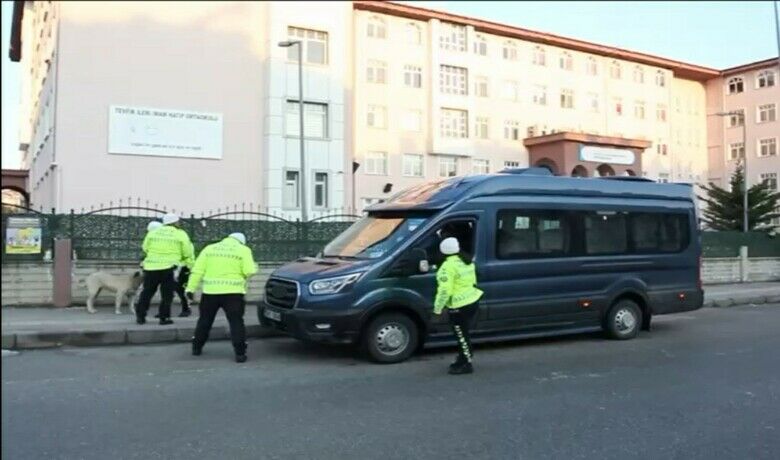 Samsun polisi, çocukların güvenliği için görevde
 - Samsun İl Emniyet Müdürlüğü ekipleri, öğrencilerin güvenliğini sağlamak ve okul çevrelerindeki riskleri en aza indirmek amacıyla kapsamlı denetim gerçekleştirdi.
