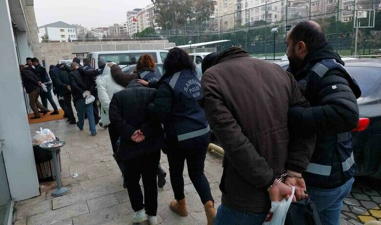 Emeklilik için usulsüz sağlık kuruluraporu operasyonu: 1’i doktor 8 gözaltı - Samsun’da emeklilik işlemlerinde kullanılmak üzere usulsüz sağlık kurulu raporları verilmesiyle ilgili düzenlenen operasyonda 1’i doktor 8 kişi gözaltına alındı.