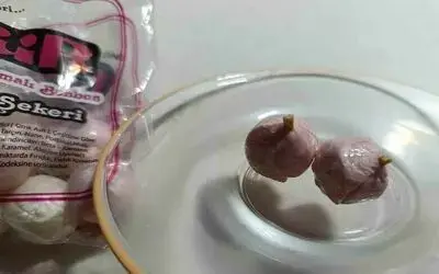 Mevlit şekerinin içinden kürdan çıktı
