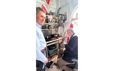 Köye telsiz sistemi kurdu, dünya ile haberleşiyor
