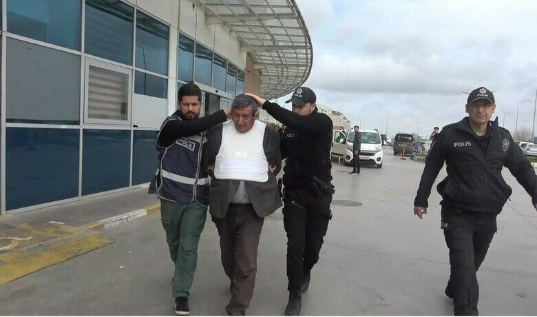 Bafra’da eşini öldürensanığa yeniden "ağırlaştırılmış müebbet" - Samsun’un Bafra ilçesinde eşini silahla öldüren sanığın aldığı ağırlaştırılmış "müebbet hapis cezası", Yargıtay tarafından bozulmasının ardından yeniden görülen davada da aynı şekilde hükme bağlandı. 71 yaşındaki sanık, yerel mahkeme tarafından yapılan yeni yargılama sonucunda bir kez daha ağırlaştırılmış müebbet hapis cezasına çarptırıldı.