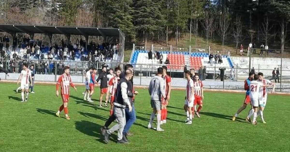 Play-off maçı sonunda sahada gerginlik