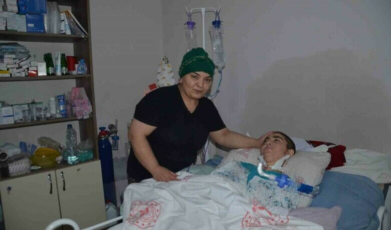 Yatağa bağımlı genç kadının dramı - Samsun’un Bafra ilçesinde yatağa mahkum yaşayan 24 yaşındaki genç kadın, kendine uzanacak bir yardım elini bekliyor.