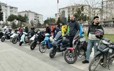Motosiklet sürücülerine güvenli sürüş eğitimi