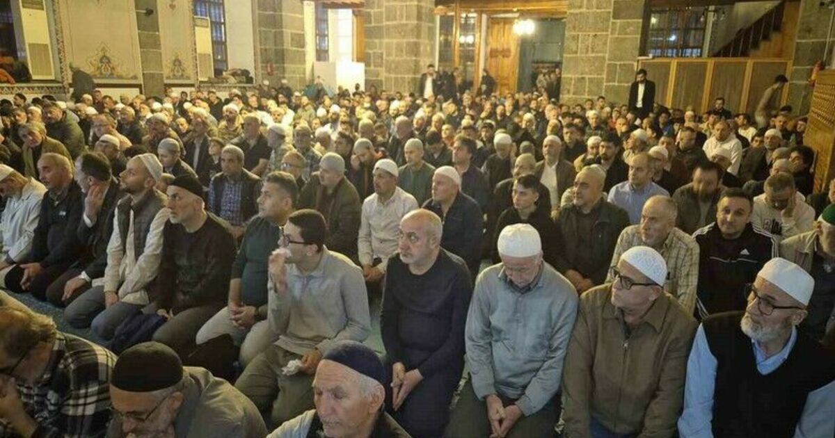 Bafra’da Kadir Gecesi’nde camiler doldu taştı