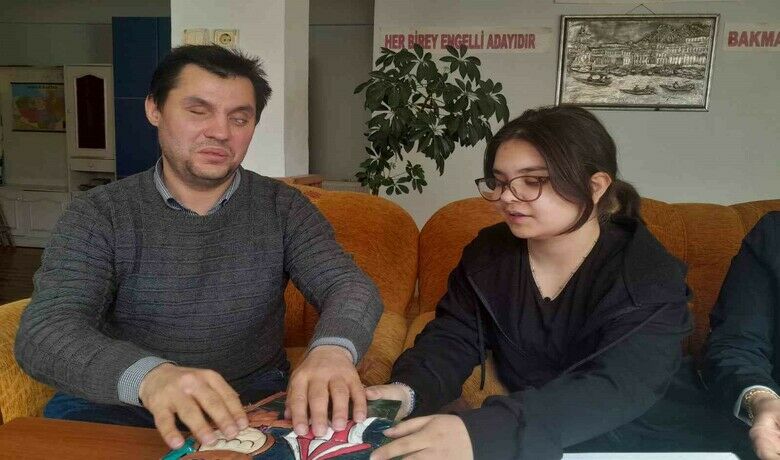 Öğrenciden görme engelliler içinsesli hikaye kitabı: Bilge Baykuş - Samsun’un Bafra ilçesinde Gazi Ortaokulu 8. sınıf öğrencisi Nagehan Gürsel Yılmaz, görme engelli çocuklar için "Bilge Baykuş" adlı sesli hikâye kitabı hazırladı. Kitap, TÜBİTAK 2204-B Ortaokul Öğrencileri Araştırma Projeleri Yarışması bölge finallerinde yarışacak.