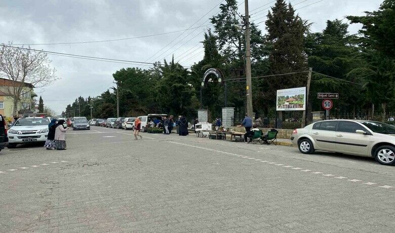 Mezarlıkta silahlı saldırı: 4 yaralı
