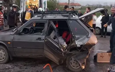 Bafra'da iki otomobil kavşakta çarpıştı: 3 yaralı