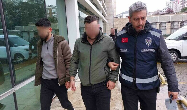 Samsun’da bir kişinin darp edilipbıçakla yaralanmasıyla ilgili 4 kişi adliyede - Samsun’da bir kişinin darp edilip bıçakla ağır yaralanmasıyla ilgili gözaltına alınan 4 kişi adliyeye sevk edildi.