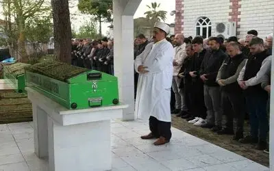 Kazada hayatını kaybeden baba-oğul toprağa verildi

