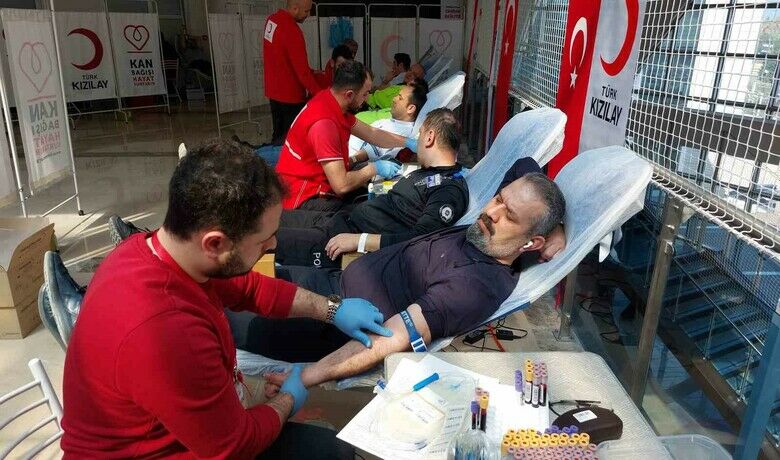 Emniyetten Kızılay’a kan
