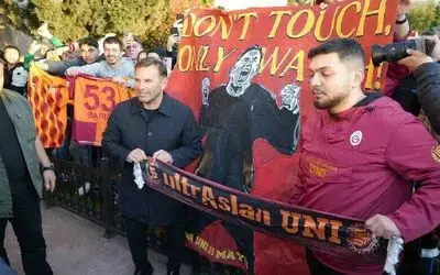 Galatasaray, Samsun’da çiçeklerle karşılandı
