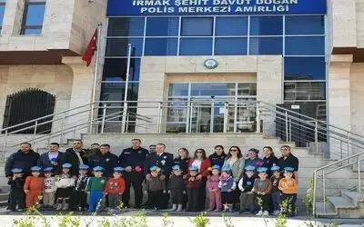 Minik öğrencilerden anlamlı ziyaret
