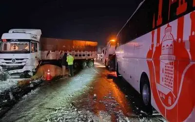 Samsun-Ankara yolunda otobüs ile tır çarpıştı: 5 yaralı
