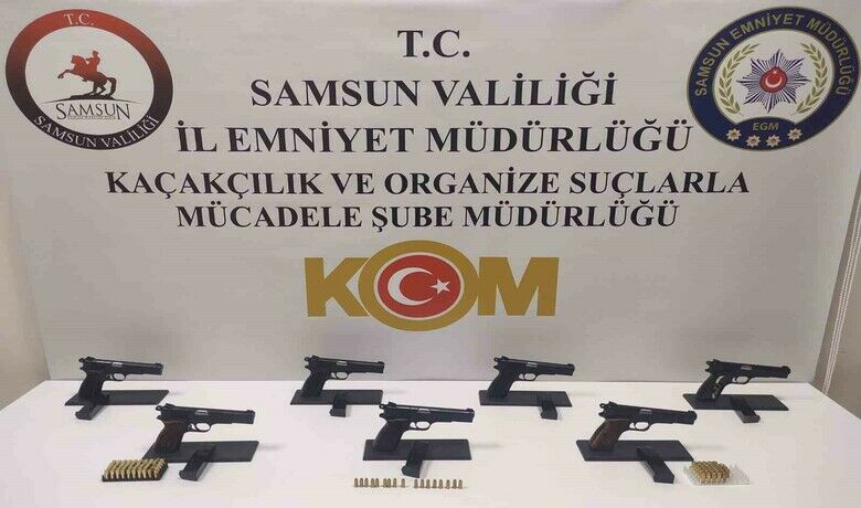 Samsun’da 7 adet tabanca ele geçirildi: 3 gözaltı
 - Samsun’da 7 adet ruhsatsız tabanca ve 96 adet tabanca fişeği ile yakalanan 3 kişi gözaltına alındı.
