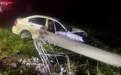 Samsun’da otomobil elektrik direğine çarptı: 1 yaralı
