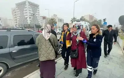 Hafif ticari araç ile otomobil çarpıştı: 2 yaralı
