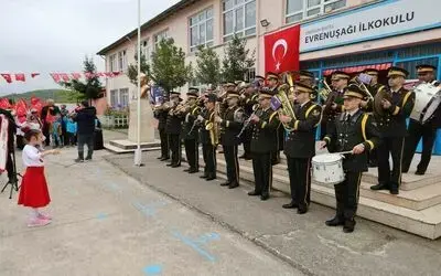 Askeri bandodan öğrencilere özel konser