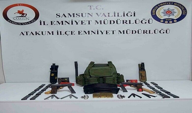 Komşuyu tehditten arama yapılan evde cephanelik gibi malzeme çıktı
