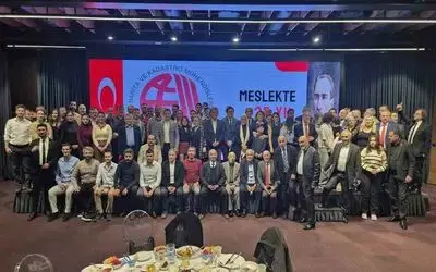 Meslekte 25 yılı dolduran harita mühendislerine plaket
