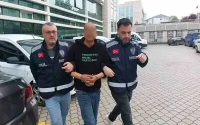 Eşini sopa ile hastanelik eden koca tutuklanıp cezaevine giderken," Bütün arkadaşlardan yardım istiyorum ’dedi
