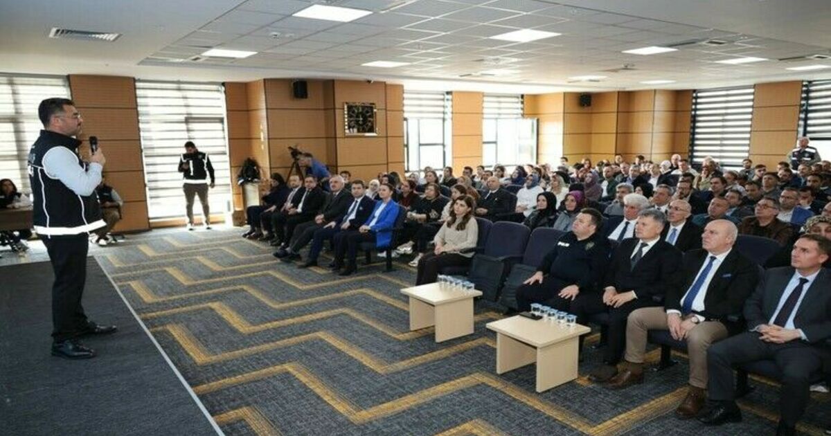 Bafra’da En İyi Narkotik Polisi Anne ve SİBERAY Semineri