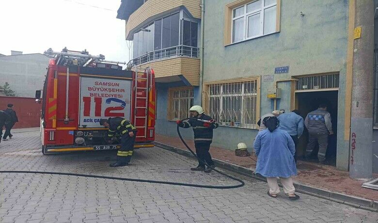 Bafra’da yangın paniği
 - Samsun’un Bafra ilçesinde 2 katlı bir binanın merdiven boşluğunda çıkan yangın, itfaiye ekipleri tarafından kısa sürede kontrol altına alındı.