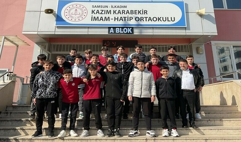 Öğrenciler adım adım hedefe
 - Samsun Kazım Karabekir İmam Hatip Ortaokulu Rehberlik Servisi tarafından hazırlanan "Adım Adım Hedefime Projesi" kapsamında, başarılı öğrenciler sınavla öğrenci alan liseleri yerinde görerek hem bilgi aldı hem de motivasyon kazandı.