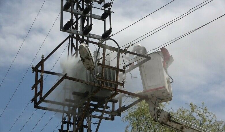 Bafra'da trafo yangını paniğe neden oldu - Samsun’un Bafra ilçesinde elektrik trafosunda çıkan kablo yangını, ekiplerin müdahalesiyle büyümeden söndürüldü.