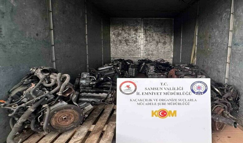 Samsun’da 13 adet gümrük kaçağılüks araç motoru ele geçirildi - Samsun’un Tekkeköy ilçesinde polis tarafından düzenlenen operasyonunda, 13 adet gümrük kaçağı lüks araç motoru ele geçirildi.