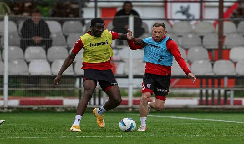 Samsunspor, Sivasspor maçıhazırlıklarına devam ediyor - SAMSUN (İHA) – Trendyol Süper Lig ekiplerinden Samsunspor, haftalardır koruduğu lig 3.’lüğünü tekrar geri almak için Sivasspor maçı hazırlıklarına devam ediyor.