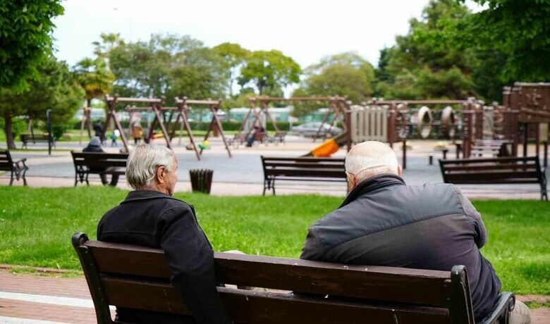 Samsun’da hanehalkı eriyor:16 yıldır sürekli düşüşte - Türkiye İstatistik Kurumu (TÜİK) verilerine göre Samsun’da ortalama hanehalkı büyüklüğü son 16 yılda düzenli olarak gerileyerek 4,10’dan 2,99’a düştü.