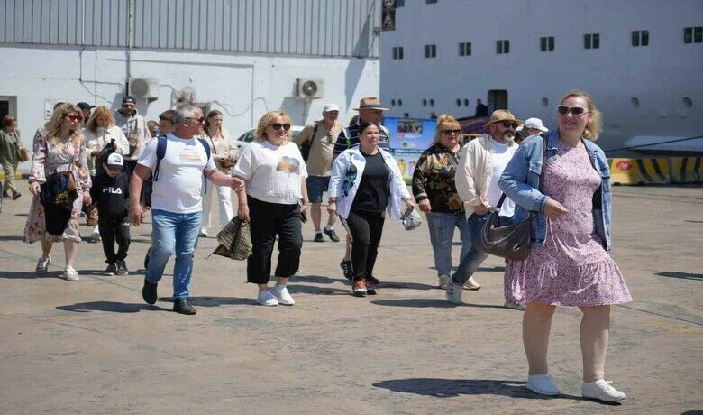 Rus turistlerin Samsun ilgisi artıyor
 - Karadeniz turizminin yükselen destinasyonlarından biri olan Samsun, Astoria Grande kruvaziyeri ile bu sezon ikinci kez 990 Rus turisti ağırladı. 14 Mayıs’ta Amasra’dan hareket eden kruvaziyer, 441 mürettebat ile birlikte toplam bin 431 kişiyle Samsun Limanı’na demir attı.
