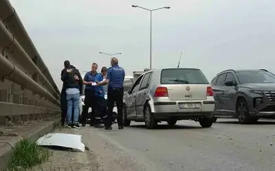 Viyadük üstünde yakıt tankerinin karıştığı kaza: 1 yaralı
