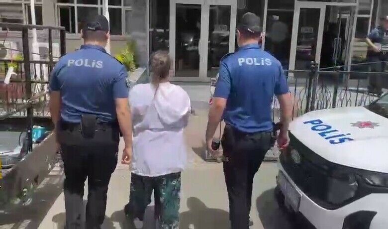 Samsun’da 10 yıl 2 ayhapis cezası bulunan şahıs yakalandı - SAMSUN (İHA) – Samsun İl Emniyet Müdürlüğü ekiplerince düzenlenen operasyonda, 10 yıl 2 ay kesinleşmiş hapis ve 230 bin TL adli para cezası bulunan şahıs yakalandı.