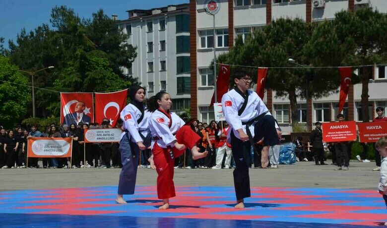 Bafra’da 19 Mayıs coşkusu - Samsun’un Bafra ilçesinde, 19 Mayıs Atatürk’ü Anma, Gençlik ve Spor Bayramı’nın 106. yıl dönümü büyük bir coşku ile kutlandı.