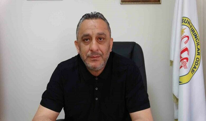 Samsun’da ekmek yeniden 12,5 TL - SAMSUN (İHA) – Samsun’da valiliğin itirazı sonrası 12,5 TL’den 10 TL’ye düşürülen ekmek fiyatlarında yeni bir gelişme yaşandı. Samsun Fırıncılar Odası’nın çıkarttığı yeni tarifeyle birlikte Samsun’da yarından itibaren 210 gram ekmek yeniden 12,5 TL’ye satılacak.