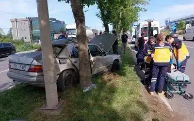 Samsun’da otomobil önce tıra, ardından ağaca çarptı: 1 yaralı
