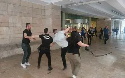 Samsun Adliyesinde duruşma çıkışı kavga çıktı
