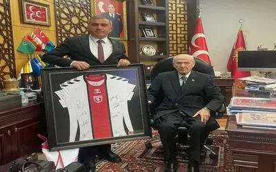 MHP Lideri Bahçeli’ye Samsunspor forması hediye edildi
