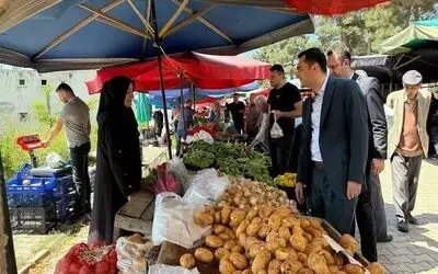 Kaymakam Genç, pazar yerinde vatandaşlarla bayramlaştı
