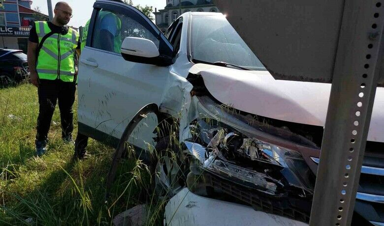 Samsun’da kavşakta 2 otomobil çarpıştı: 2 yaralı
 - Samsun’da kavşakta iki otomobilin çarpışması sonucu meydana gelen trafik kazasında 2 kişi yaralandı.