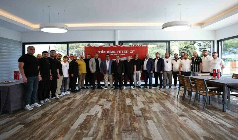 Samsunspor bayramlaştı
 - SAMSUN (İHA) – Süper Lig ekiplerinden Samsunspor, Kurban Bayramı’nın 3. gününde kulüp tesislerinde bayramlaşma töreni düzenledi.
