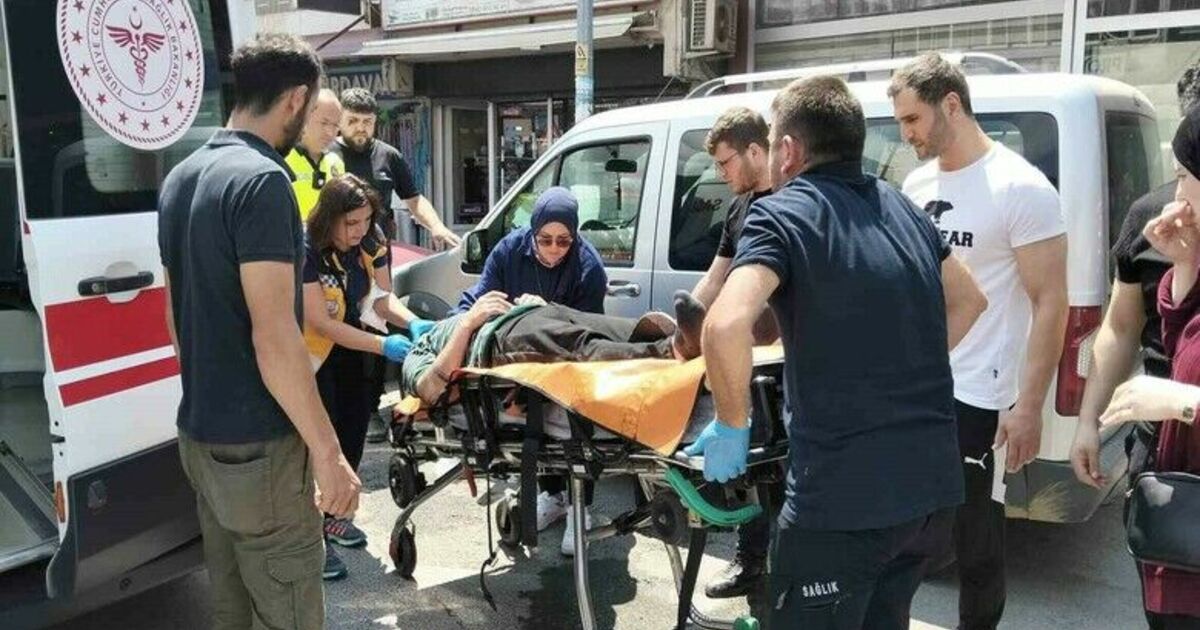 Bafra’da feci kaza: Forkliftin bıçağına çarpan motosiklet sürücüsü ağır yaralandı
